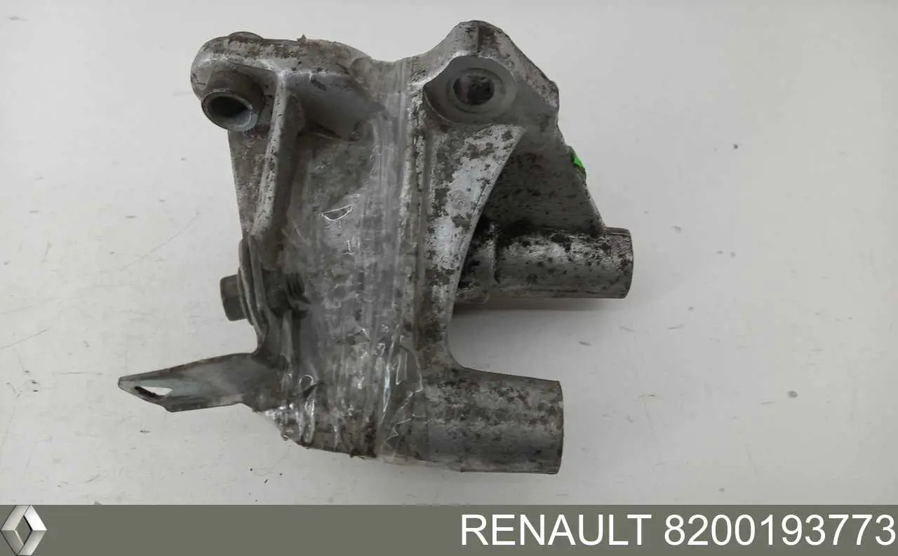 Купить 8200193773 Renault (RVI) Кронштейн топливного насоса ТНВД