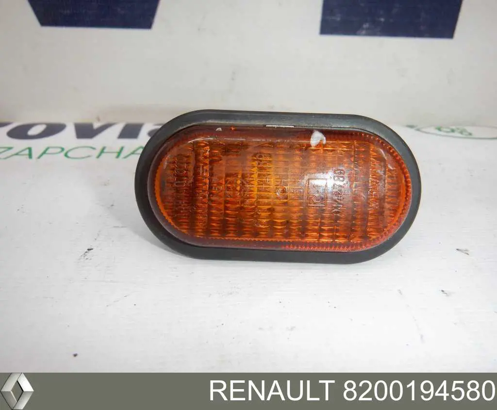Повторитель поворота 8200194580 Renault (RVI)
