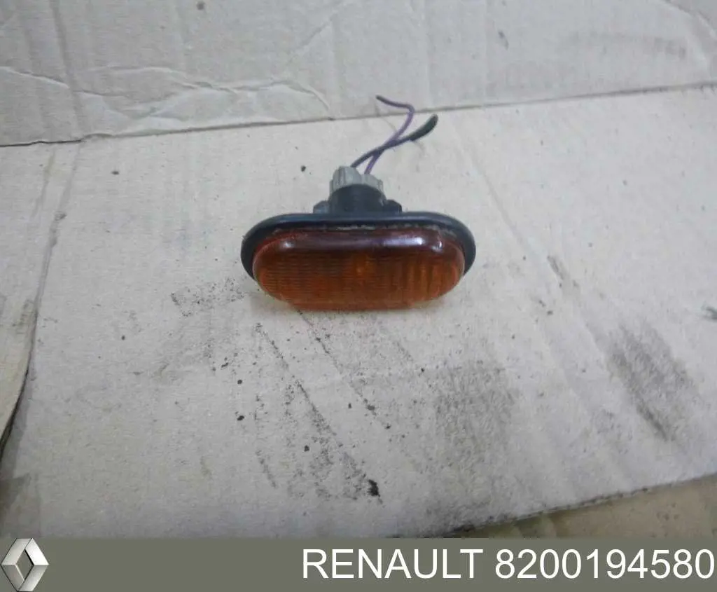Повторитель поворота на крыле Renault (RVI) 8200194580