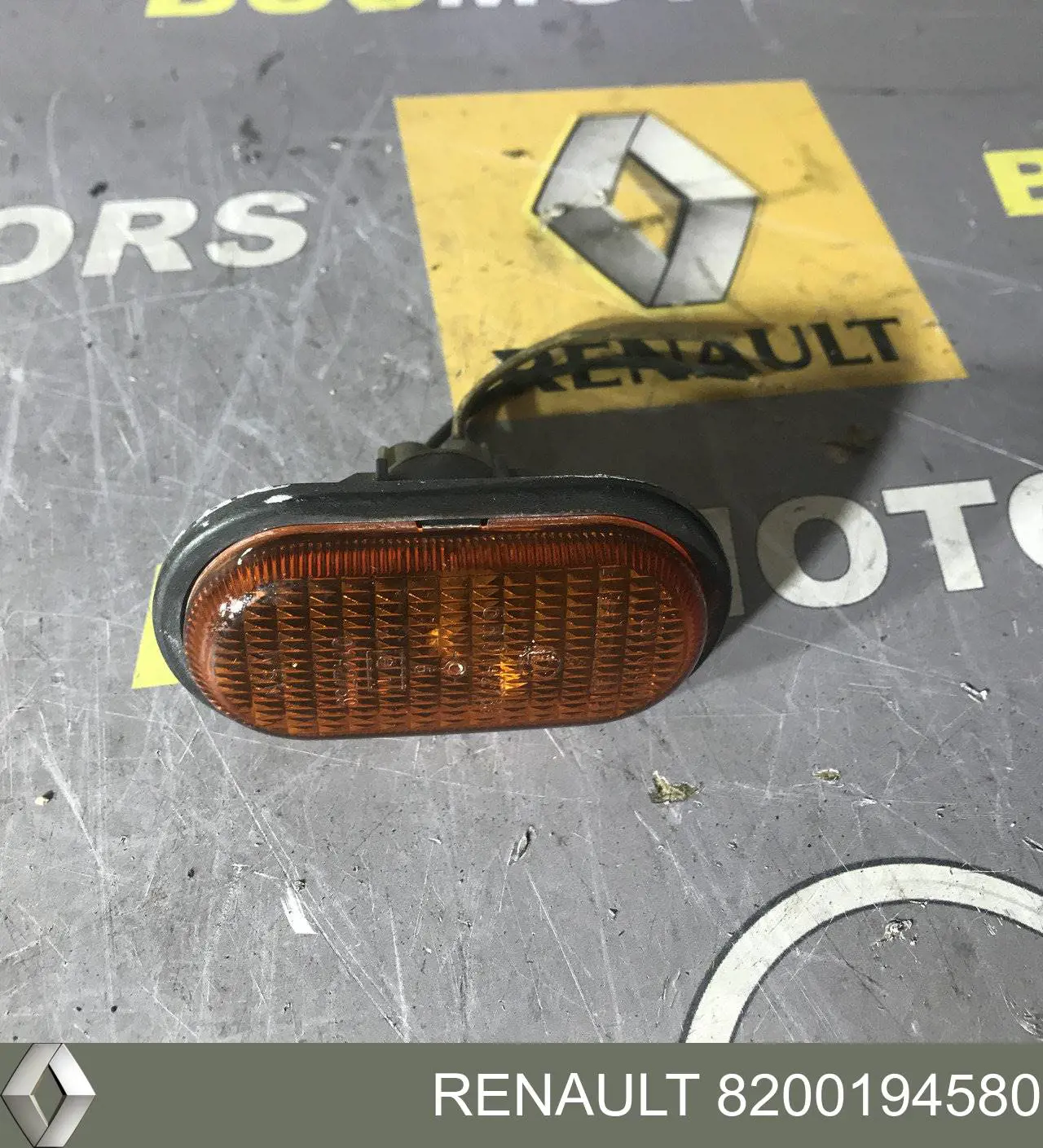 8200194580 Renault (RVI) Повторитель поворота на крыло