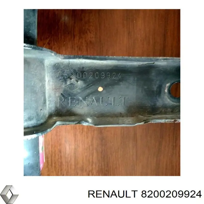 Conducto refrigerante, bomba de agua, de tubo de agua a refrigerador aceite 8200209924 Renault (RVI)