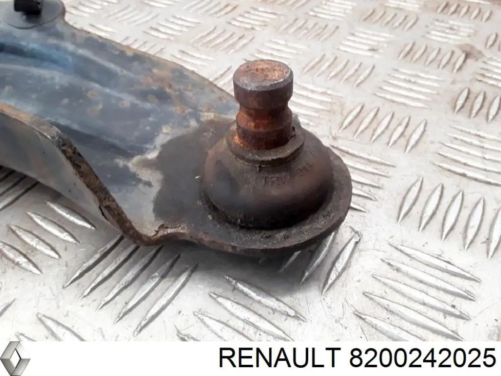 8200242025 Renault (RVI) Сайлентблок нижнего переднего рычага
