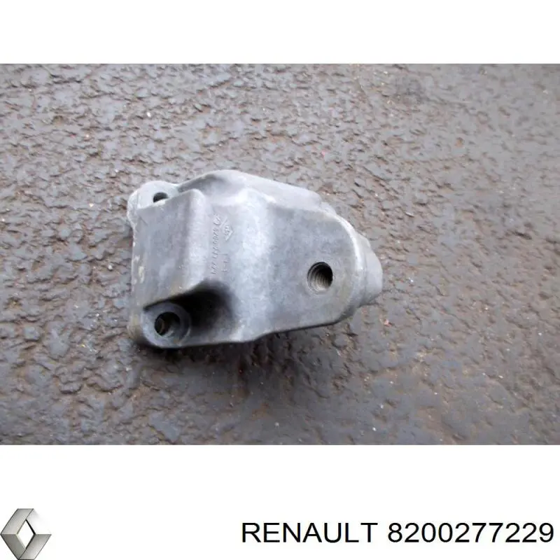 Кронштейн подушки (опоры) двигателя передней на Renault Scenic II 