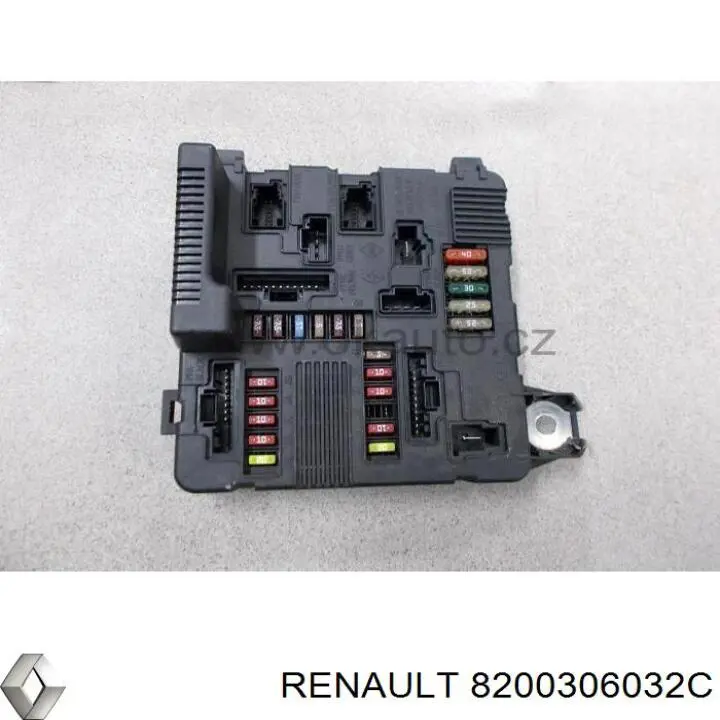 8200306032C Renault (RVI) Монтажный блок предохранителей