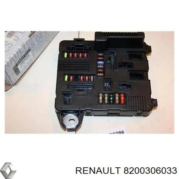 8200306033 Renault (RVI) блок предохранителей