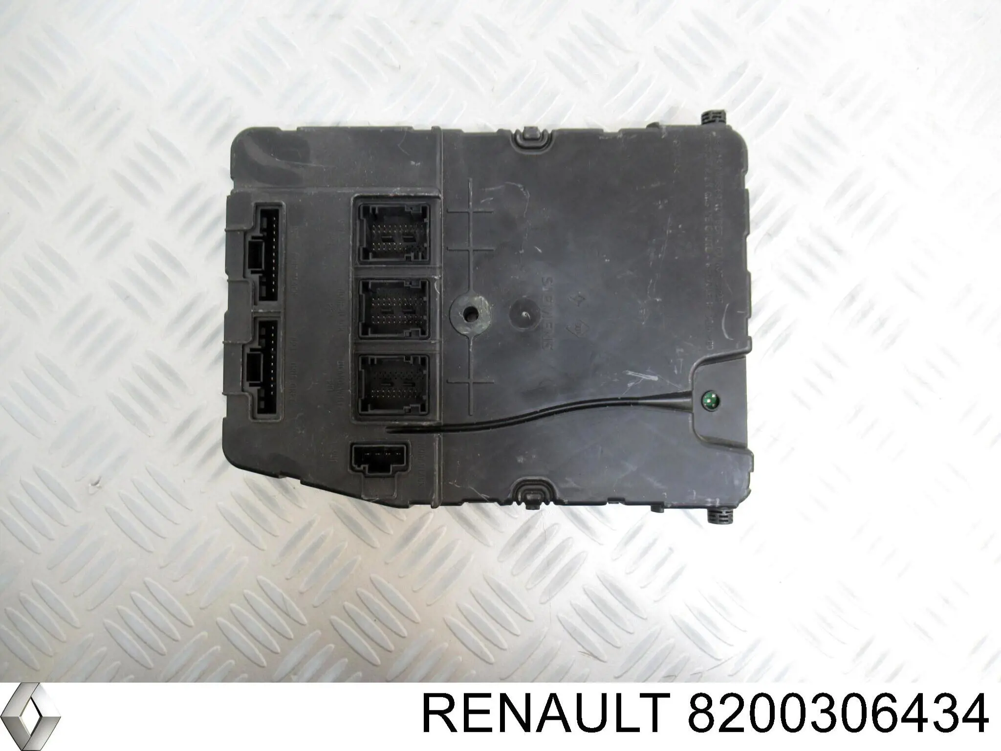 Блок предохранителей 8200306434 Renault (RVI)
