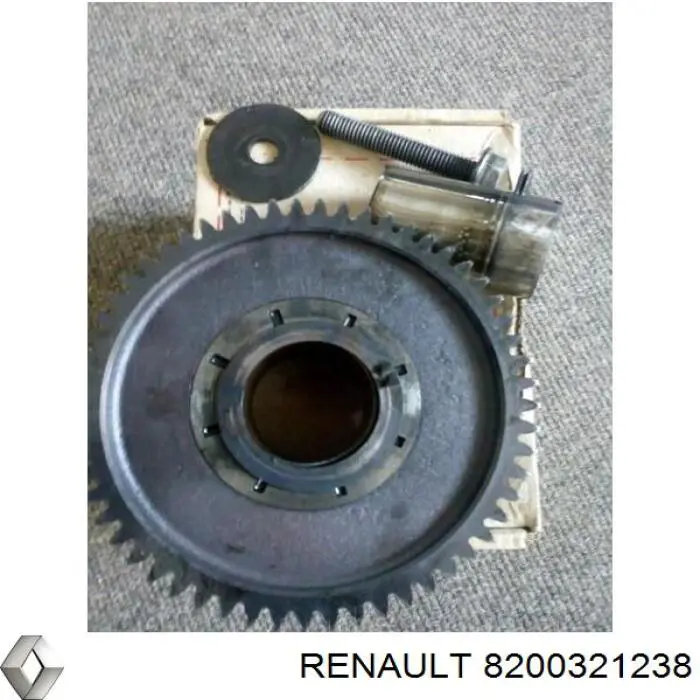 Шестерня промежуточного вала двигателя на Renault Trafic II 