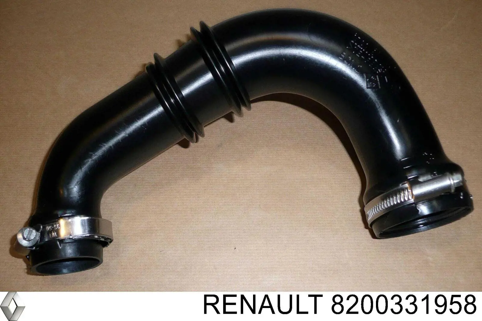 Патрубок воздушный, вход в турбину (наддув) Renault (RVI) 8200331958