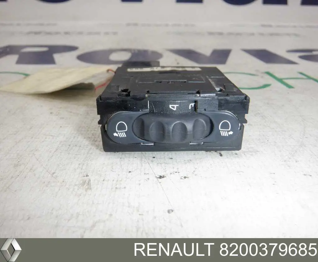 Кнопка (регулятор) корректора фар Renault (RVI) 8200379685 цена, от 4.23 USD