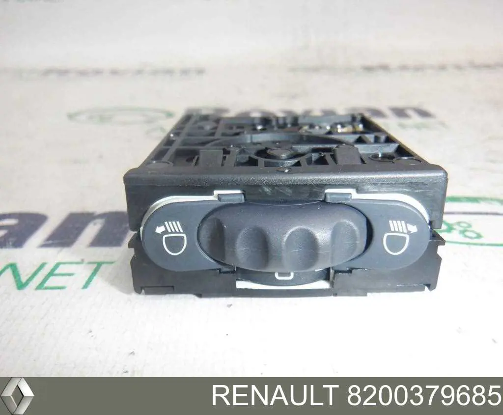 Купить 8200379685 Renault (RVI) Кнопка (регулятор) корректора фар