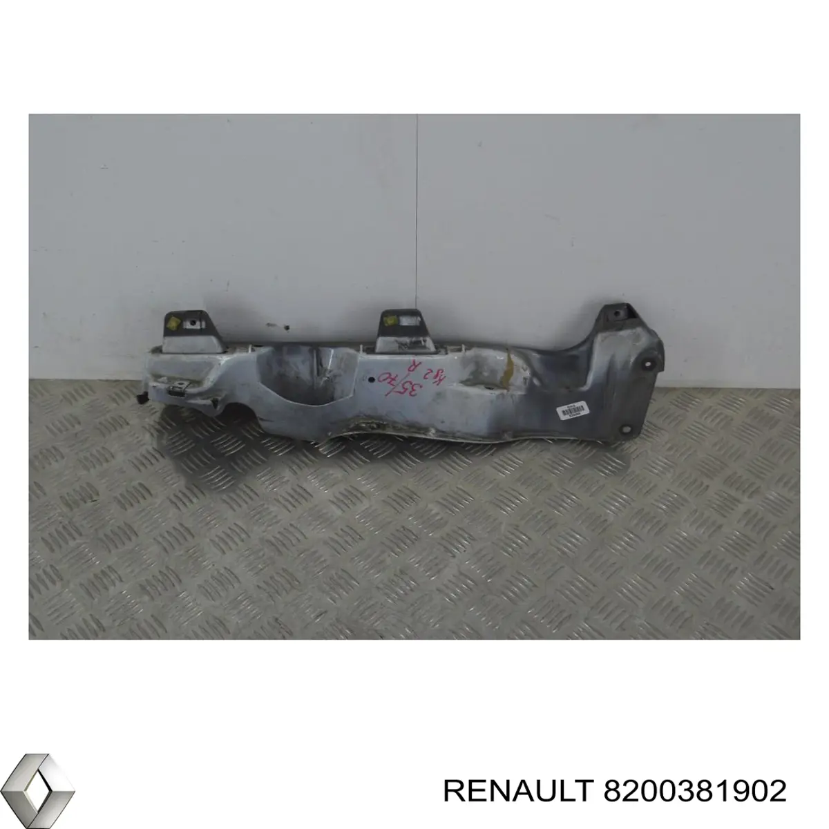 Кронштейн крепления крыла  переднего правого верхний Renault (RVI) 8200381902 цена, от 28.75 USD
