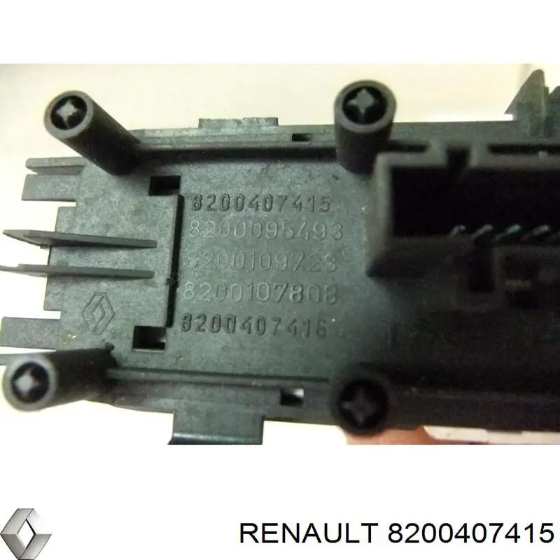 Кнопка аварийки 8200407415 Renault (RVI)