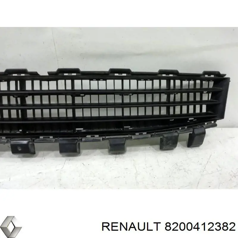 Решетка бампера переднего внутренняя часть на Renault Megane II 