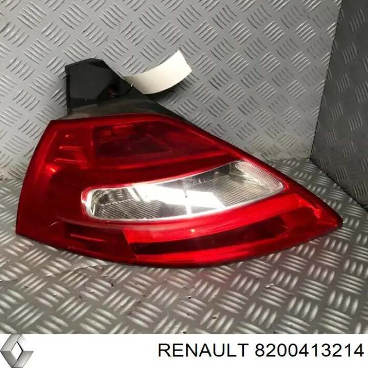 8200413214 Renault (RVI) lanterna traseira esquerda