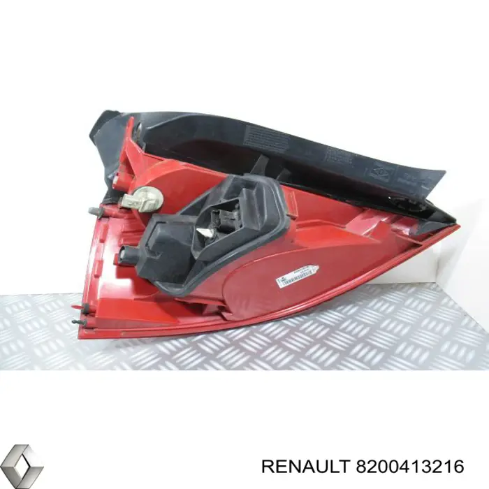 Задний фонарь 8200413216 Renault (RVI)