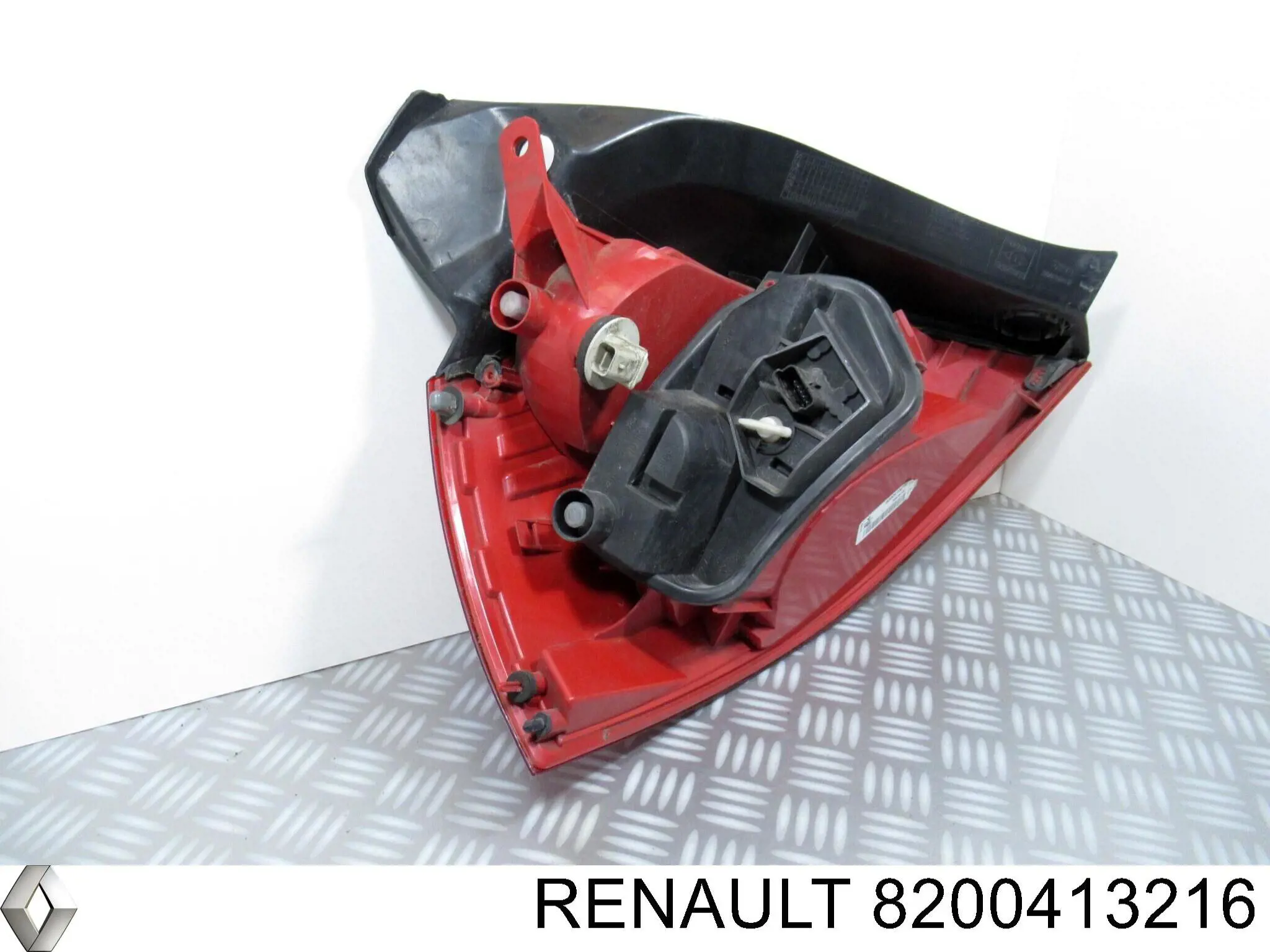 Купить 8200413216 Renault (RVI) Задняя правая фара