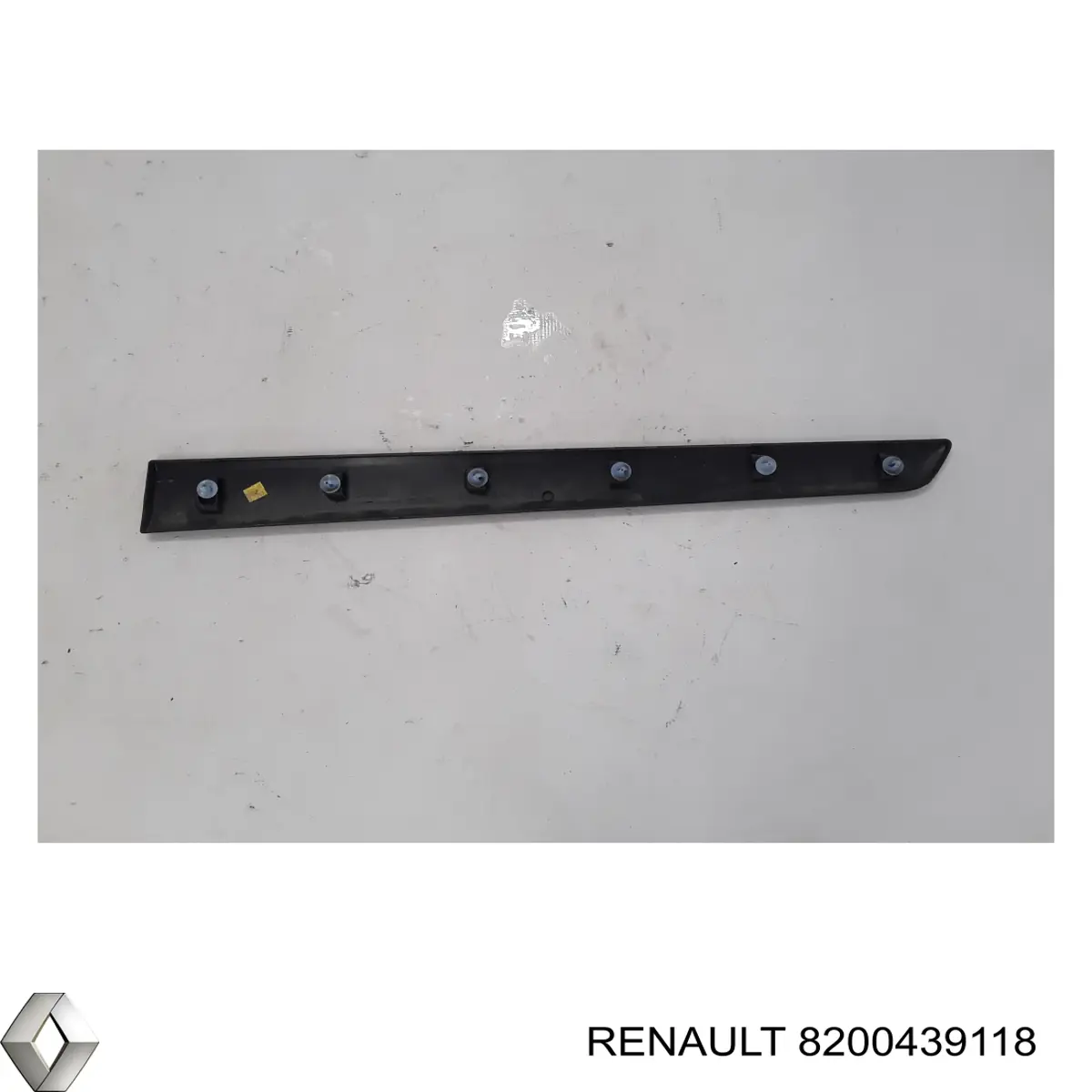 Молдинг крыла заднего правого 8200439118 Renault (RVI)