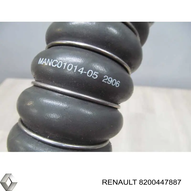 8200447887 Renault (RVI) патрубок вентиляции картера (маслоотделителя)