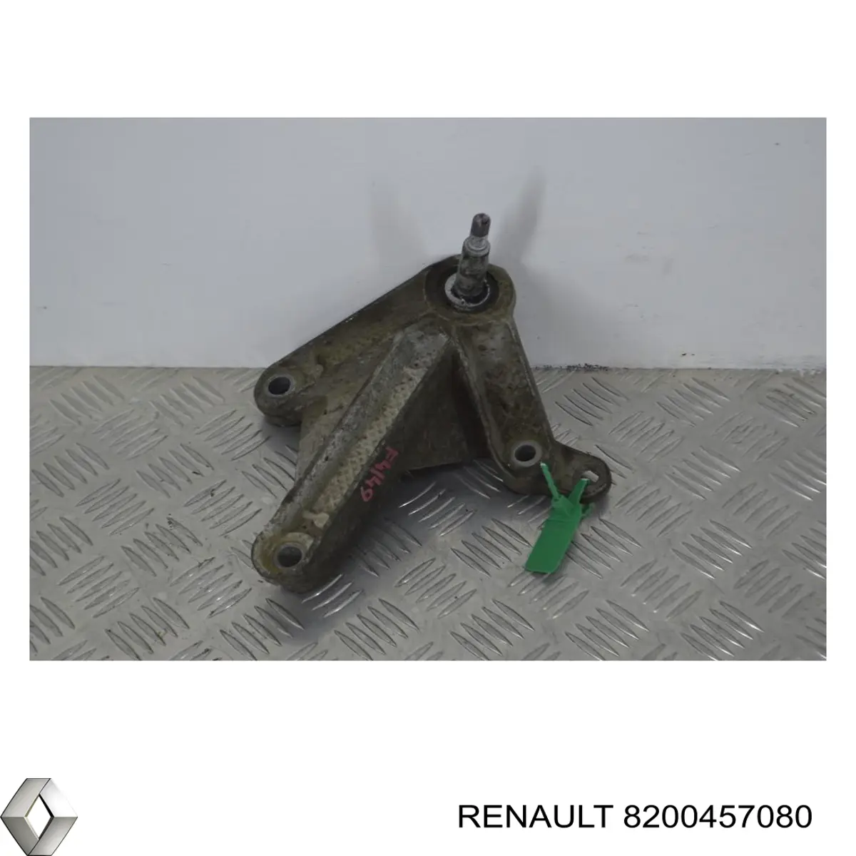 Кронштейн подушки КПП левый 8200457080 Renault (RVI)