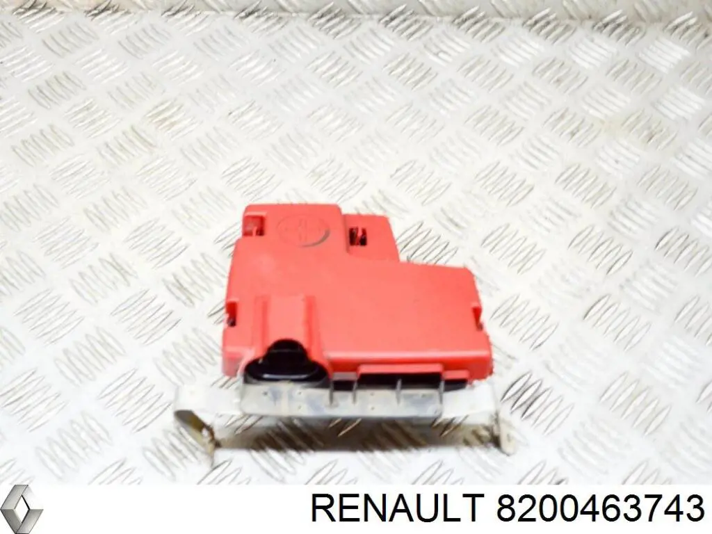Крышка клемы АКБ на Renault Trafic II 
