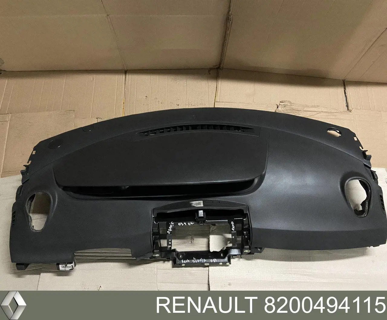 8200494113 Renault (RVI) Передняя панель