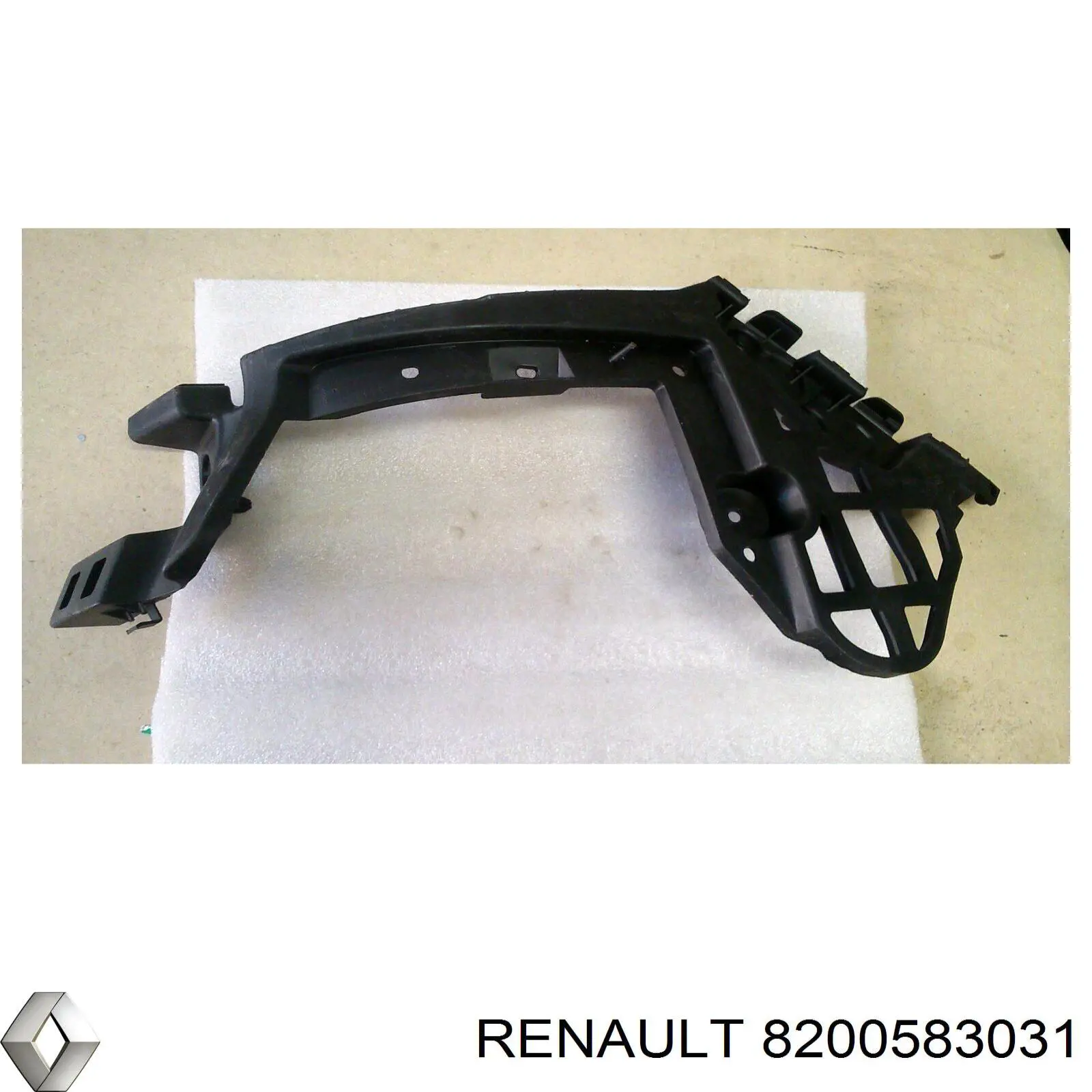 Купить 8200583031 Renault (RVI) Левый кронштейн крепления бампера заднего