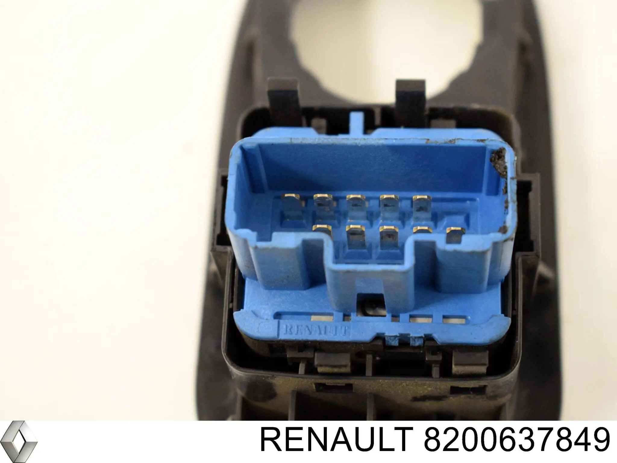 8200637849 Renault (RVI) панель (накладка блока управления стеклоподъемником передняя левая)