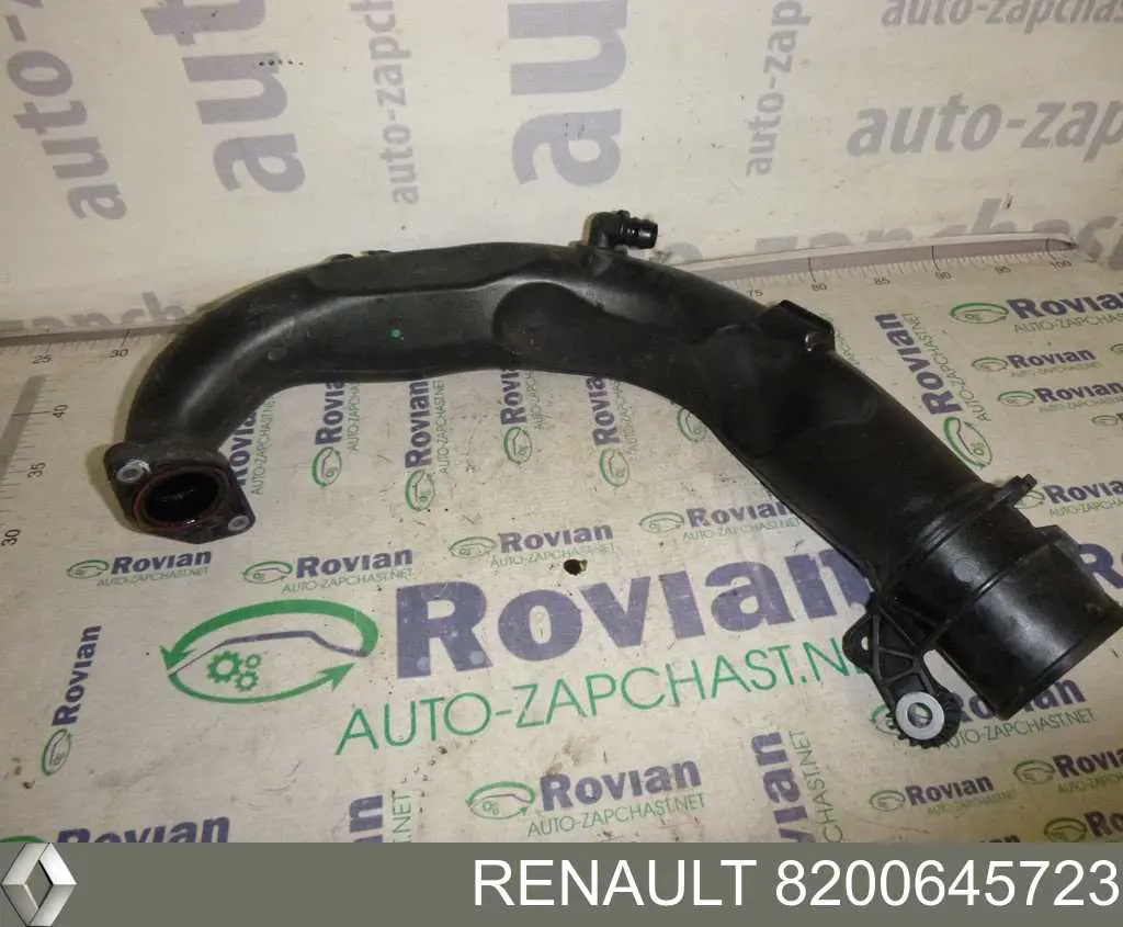 Патрубок воздушный, вход в турбину (наддув) Renault (RVI) 8200645723