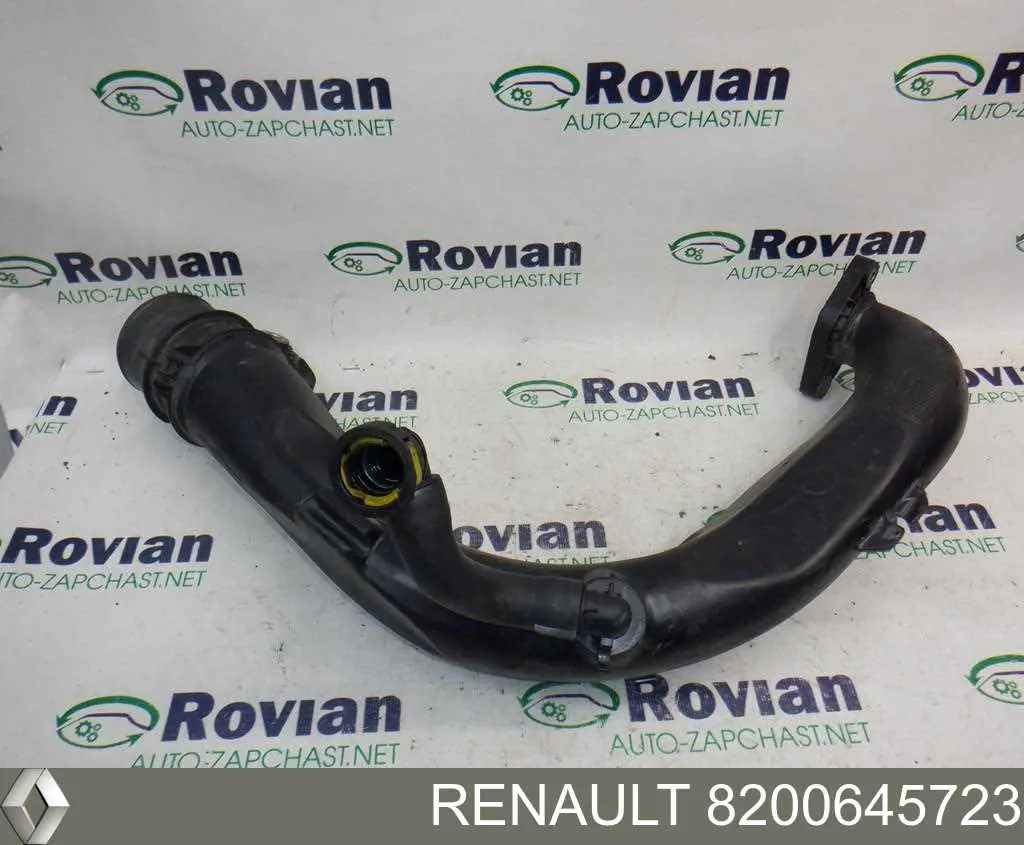 Патрубок воздушный, вход в турбину (наддув) 8200645723 Renault (RVI)