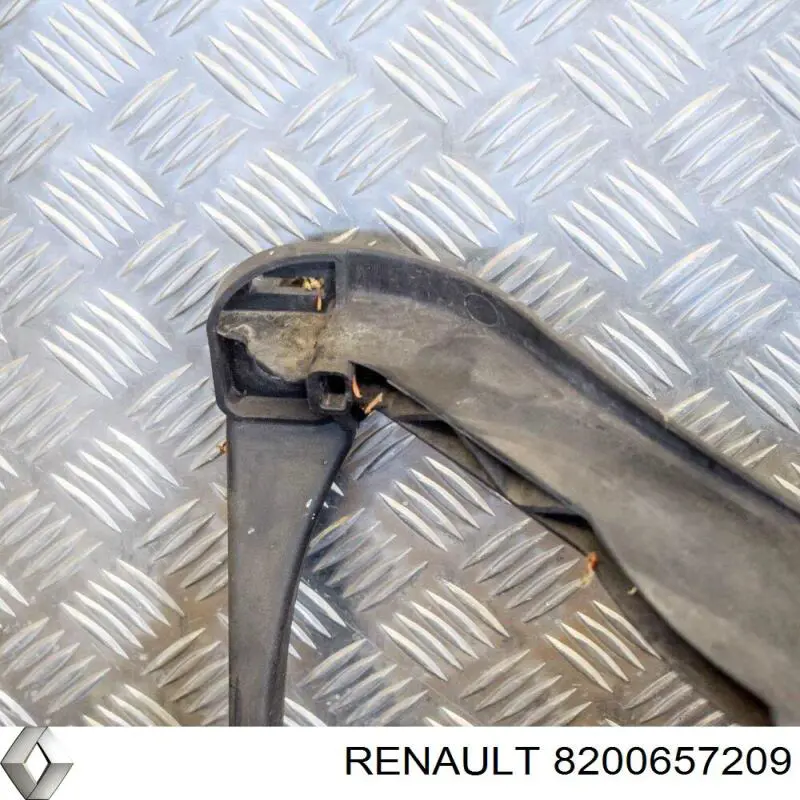 Купить 8200657209 Renault (RVI) Установочная панель передняя
