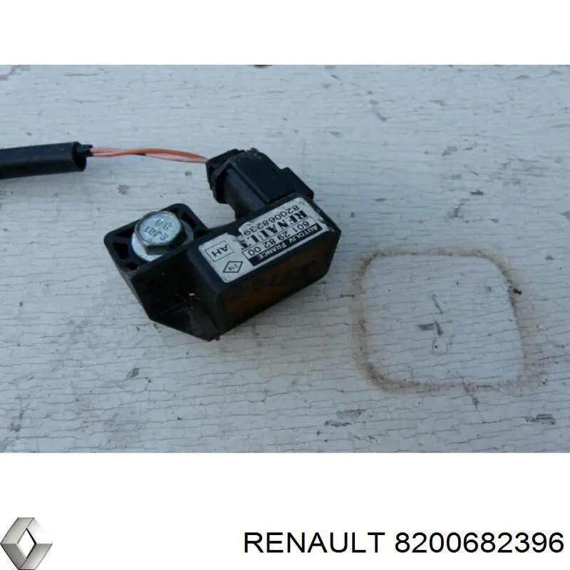 Датчик AIRBAG боковой 8200682396 Renault (RVI)