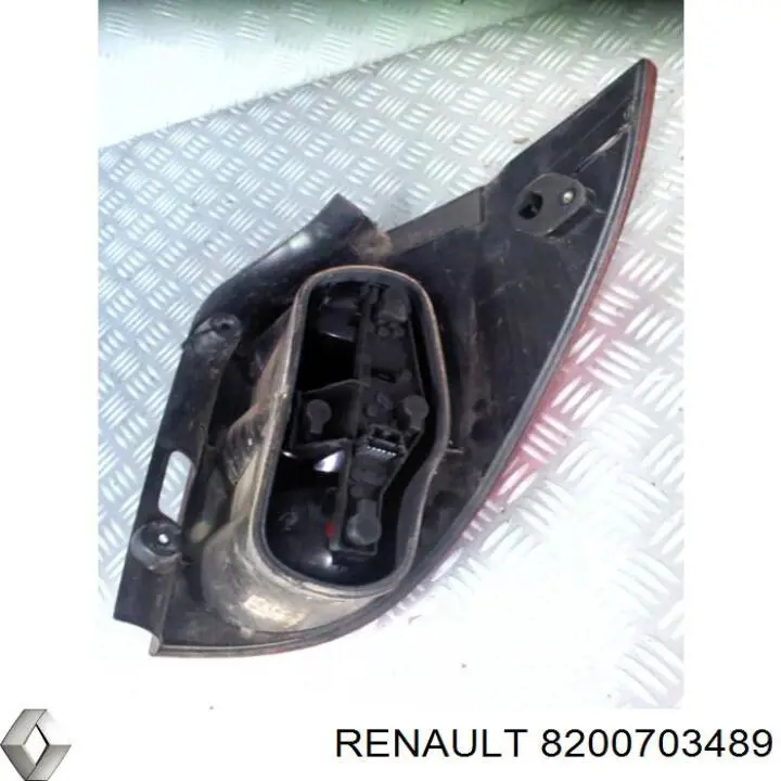 Фонарь задний правый 8200703489 Renault (RVI)