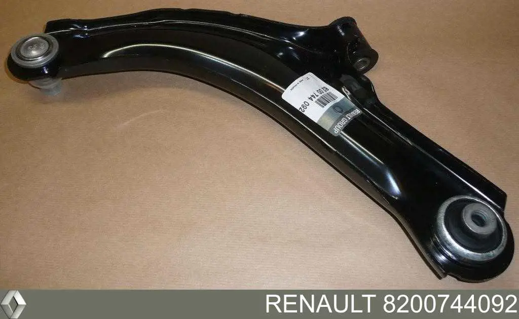 8200744092 Renault (RVI) braço oscilante inferior direito de suspensão dianteira