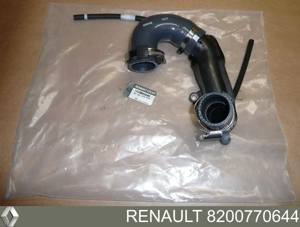 Патрубок воздушный, выход из турбины/компрессора (наддув) Renault (RVI) 8200770644