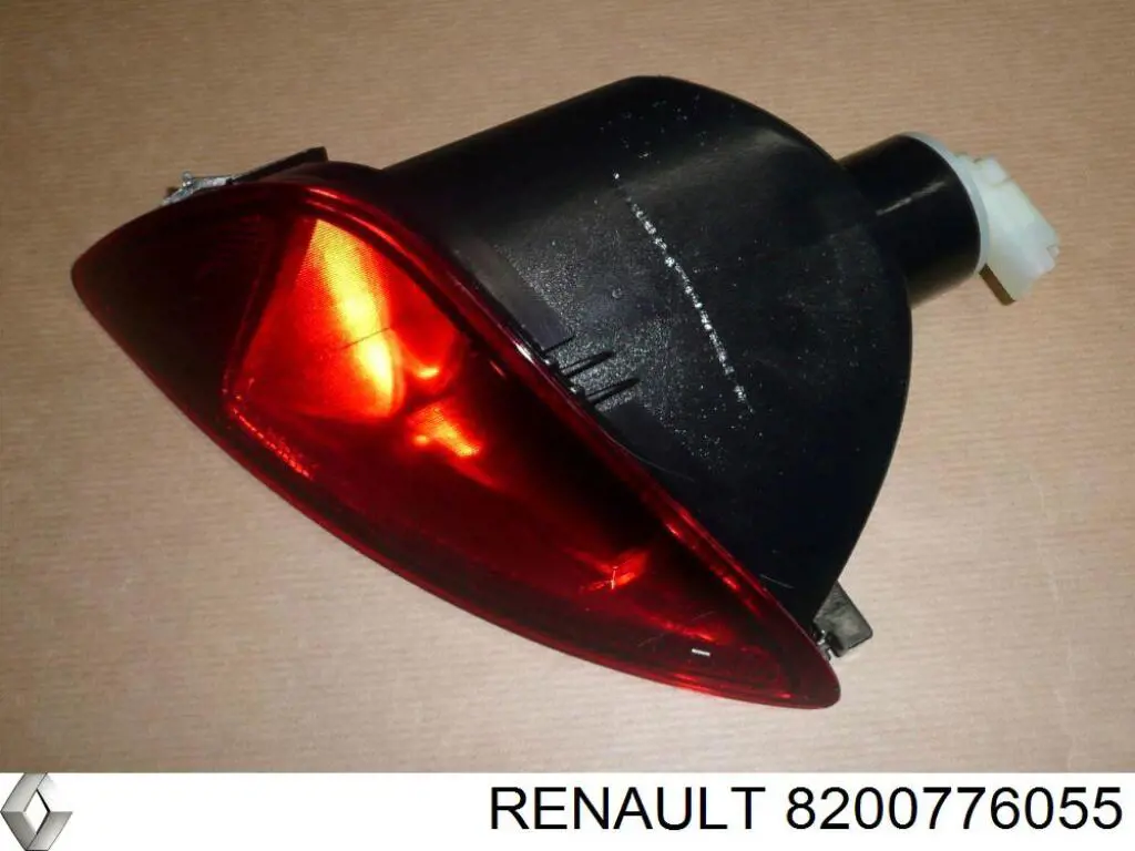 Купить 8200776055 Renault (RVI) Фонарь заднего бампера левый