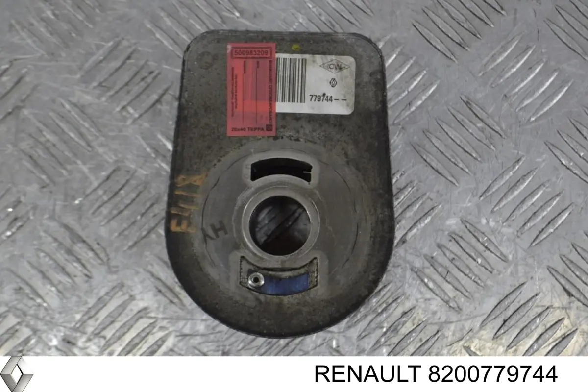 Купить 8200779744 Renault (RVI) Радиатор масляный (холодильник), под фильтром