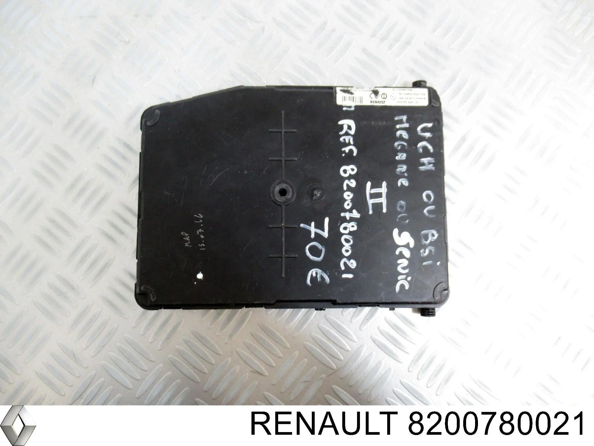 Блок предохранителей 8200780021 Renault (RVI)