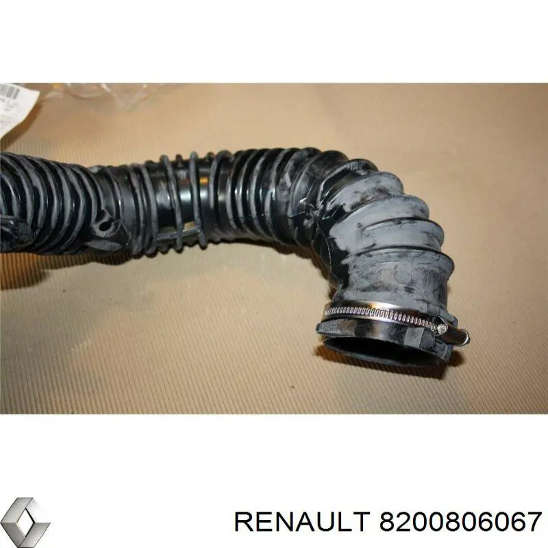 Патрубок воздушный, выход воздушного фильтра Renault (RVI) 8200806067 цена, от 11.75 USD