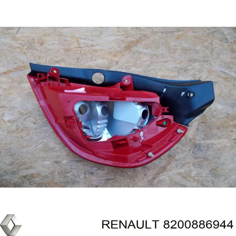 8200886944 Renault (RVI) lanterna traseira esquerda