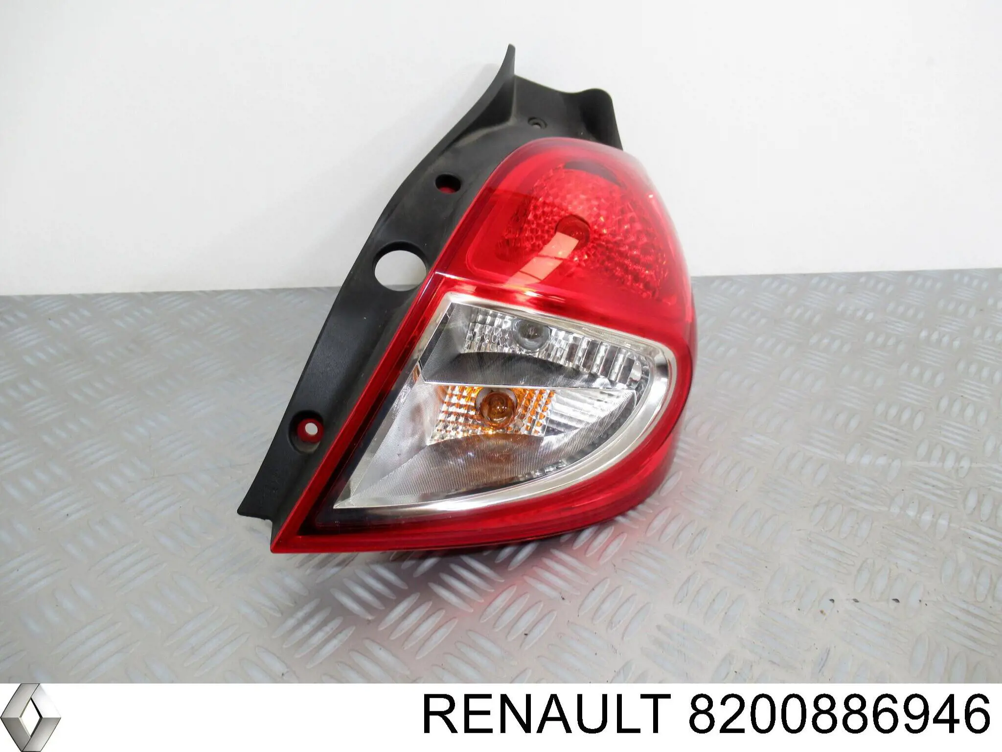 8200886946 Renault (RVI) lanterna traseira direita