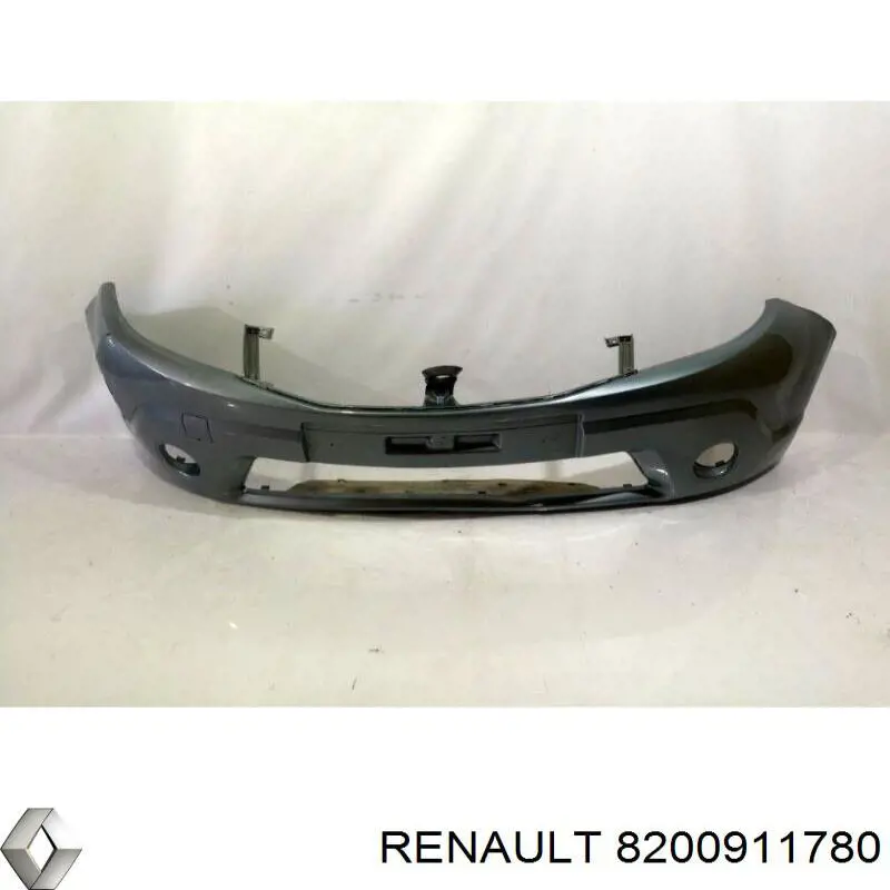 Передний бампер 8200911780 Renault (RVI)