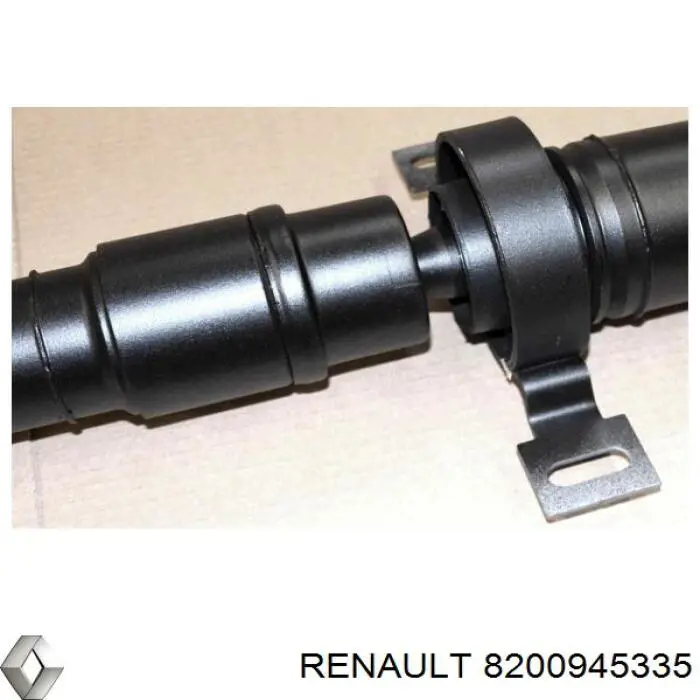 8200945335 Renault (RVI) junta universal traseira montada