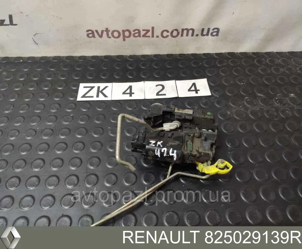 825029139R Renault (RVI) fecho da porta traseira direita