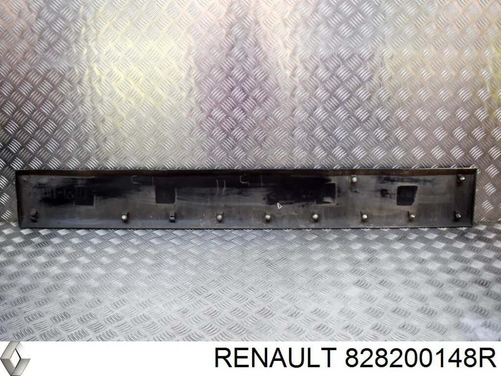 Купить 828200148R Renault (RVI) Молдинг боковой (сдвижной) двери