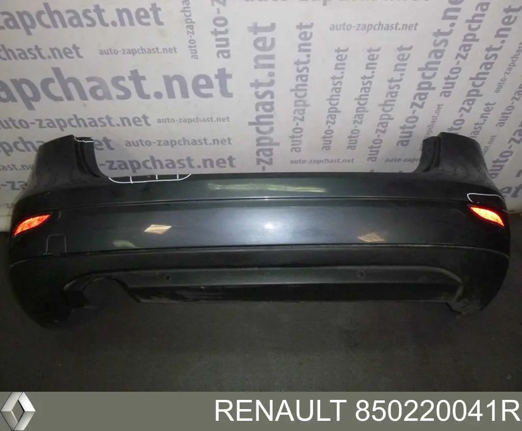 850220041R Renault (RVI) бампер задний