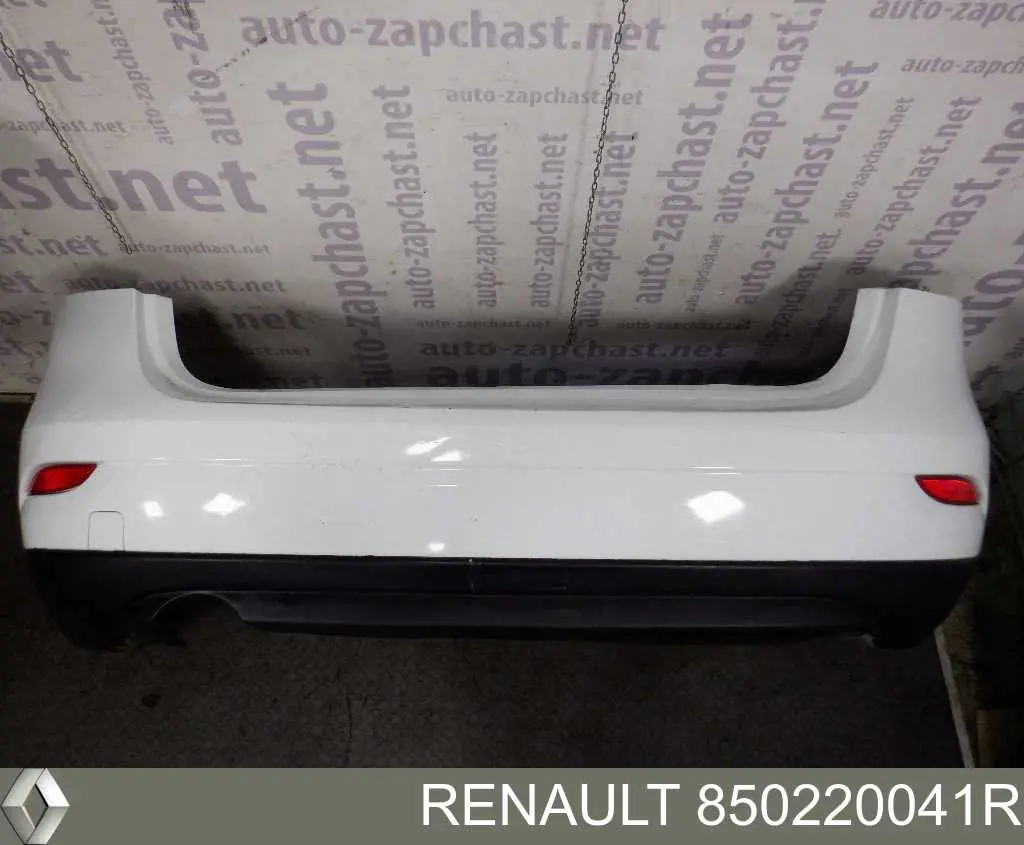 Купить 850220041R Renault (RVI) Задний бампер