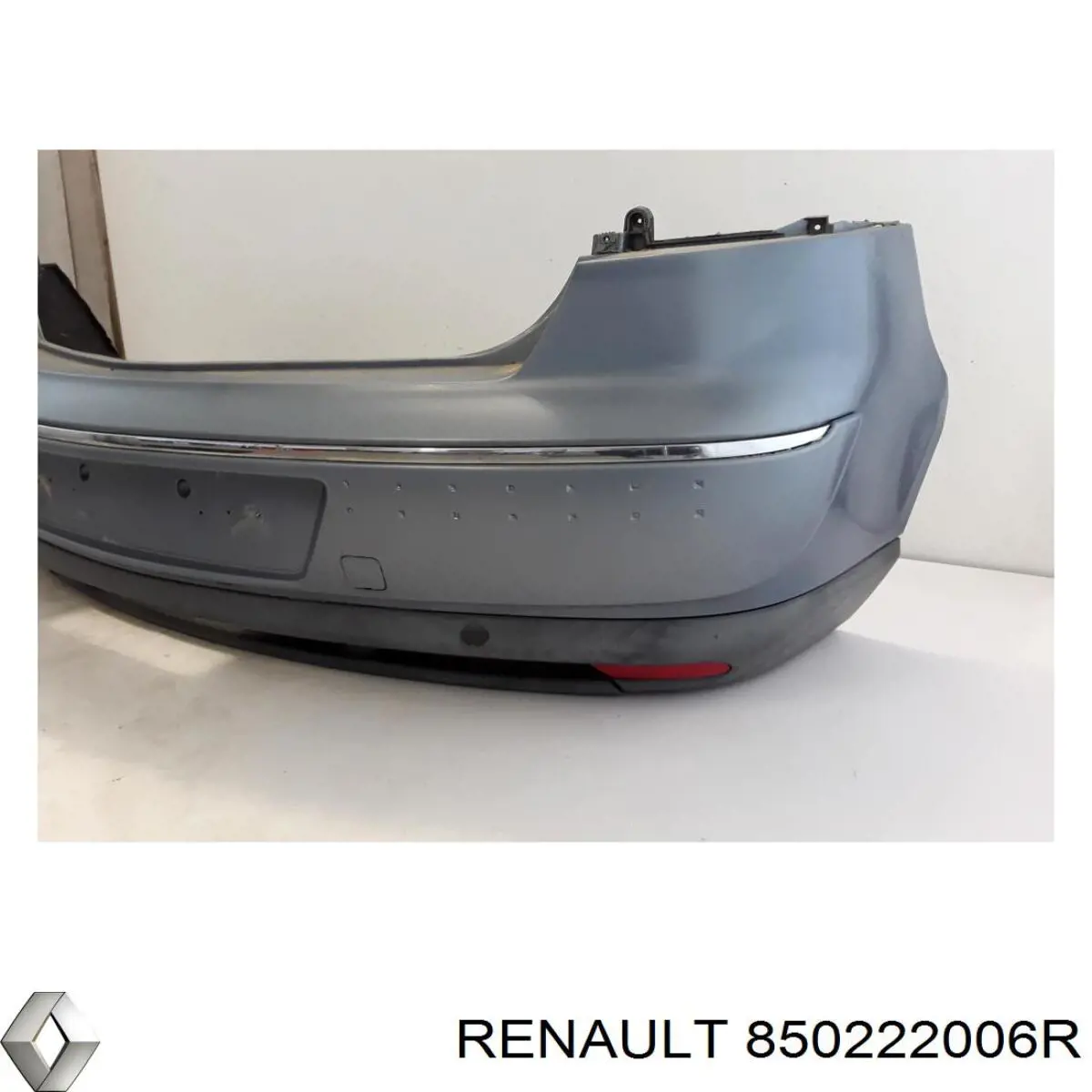 Задний бампер 850222006R Renault (RVI)