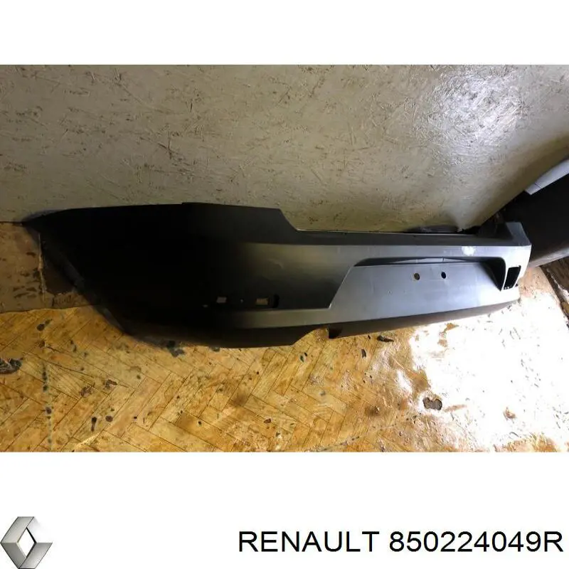 Задний бампер 850224049R Renault (RVI)