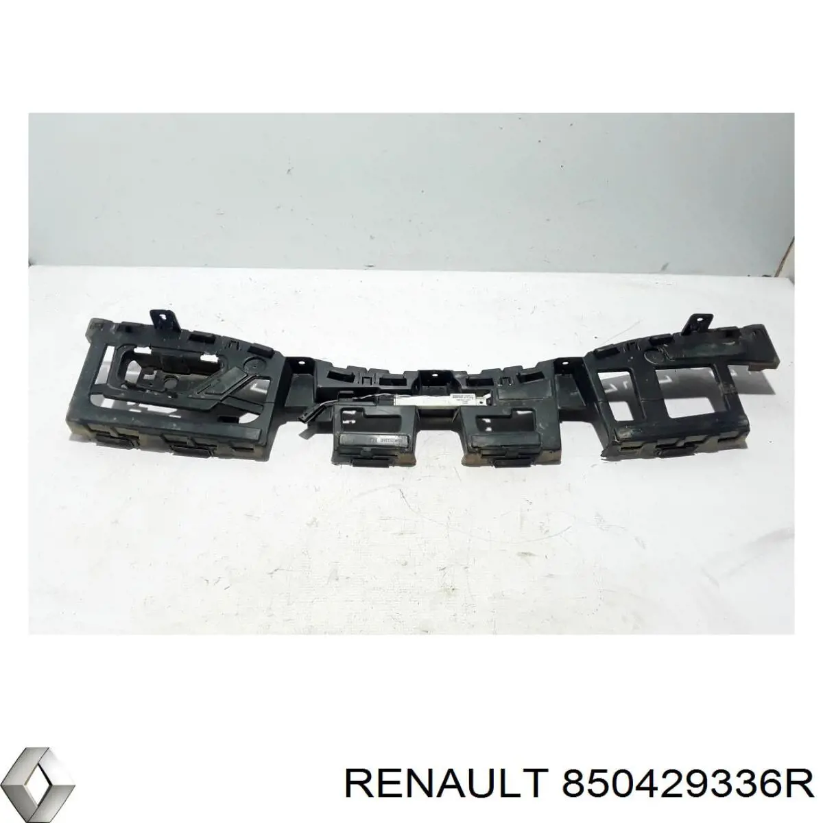 850429336R Renault (RVI) Кронштейн бампера заднего центральный