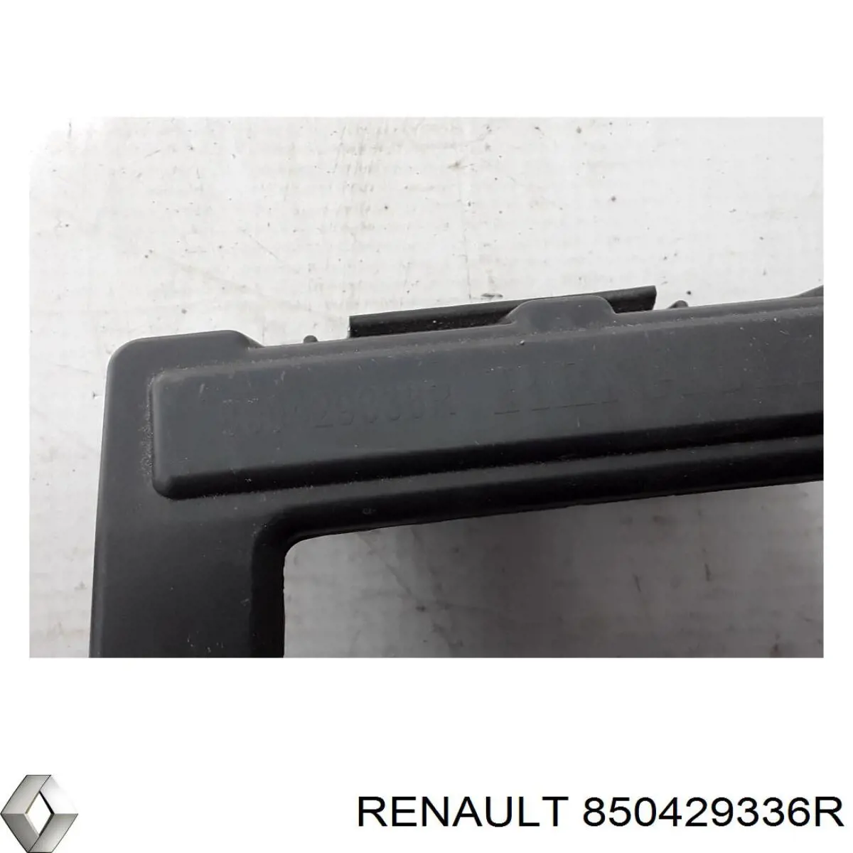 Купить 850429336R Renault (RVI) Кронштейн бампера заднего центральный